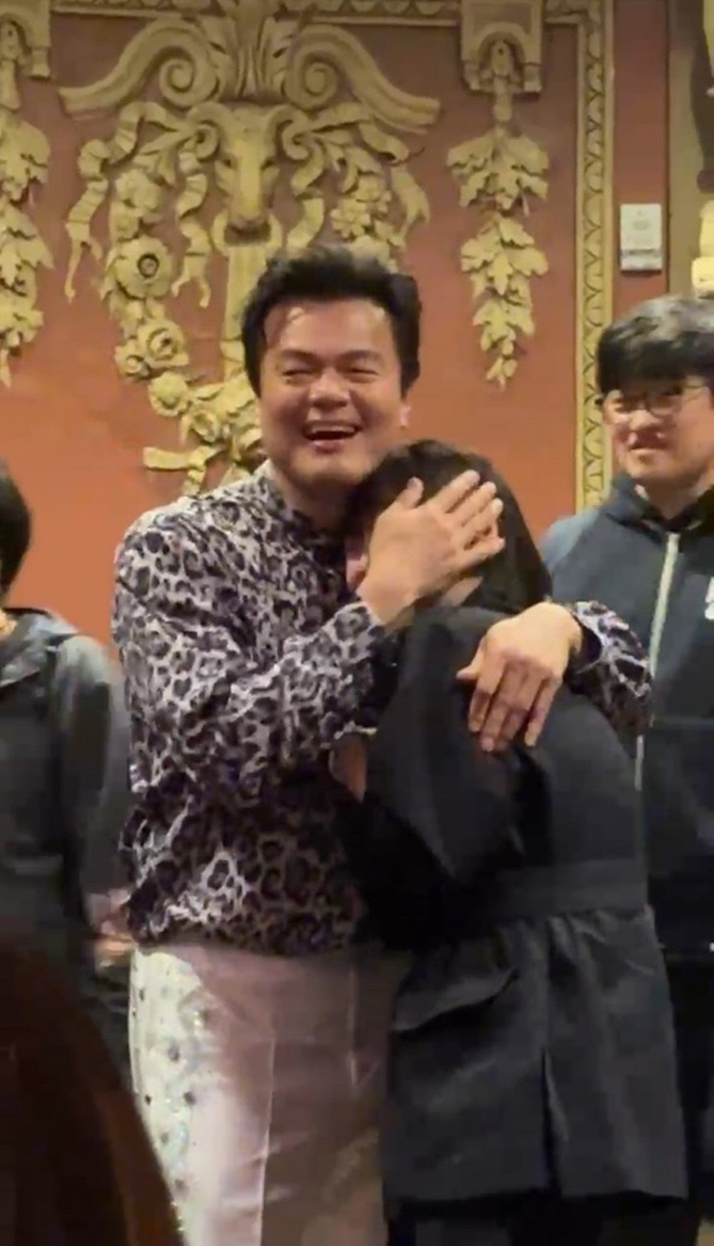 미쓰에이 출신 민, JYP 나간 후에도...박진영과 훈훈한 포옹