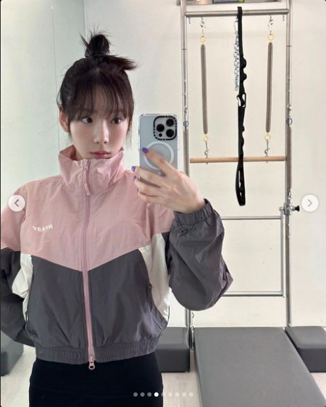 태연, 운동욕구 부르는 '근육몸매' 자극짤 "꾸준한 홈트 모닝루틴"