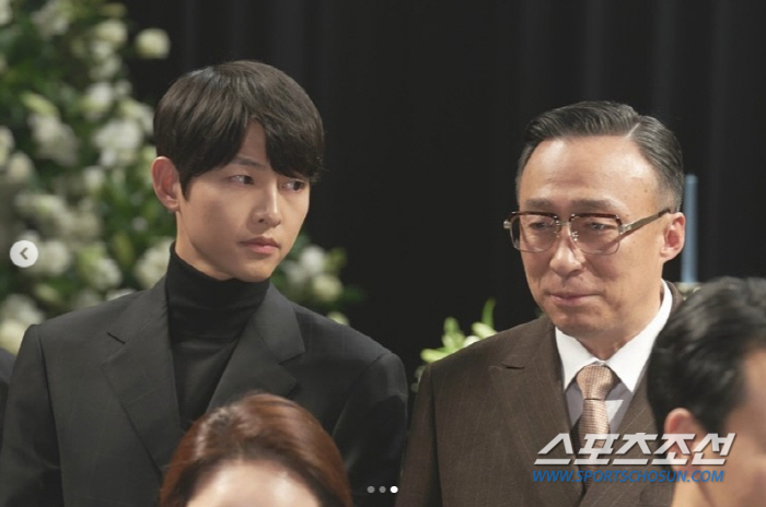 '재벌집' 이성민, "송중기 여리여리한 줄 알았는데 굉장히 씩씩하고 소탈…