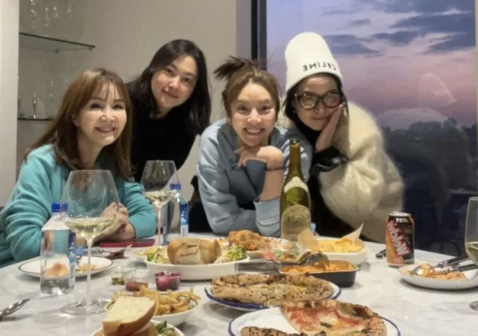 '활동중단' 신애, 살짝 살쪄도 여전한 미모…손담비 럭셔리 집들이 참석
