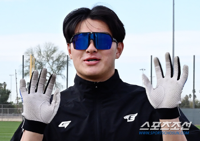한화 홀드 역사 쓴 츤데레 투수, 후배 챙기는 모습도 멋졌다 [애리조나 …