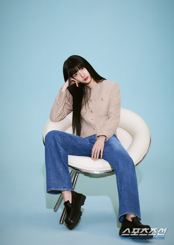'20대'의 마지막 봄을 앞둔 수지, '시크+산뜻' 매력 '뿜뿜'