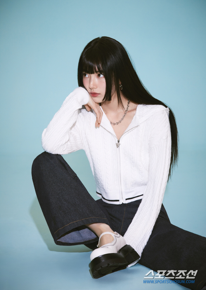 '20대'의 마지막 봄을 앞둔 수지, '시크+산뜻' 매력 '뿜뿜'