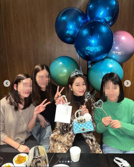 '41살' 이민정, 일반인 친구들사이 독보적 '공주님 미모'…또 품절 대…