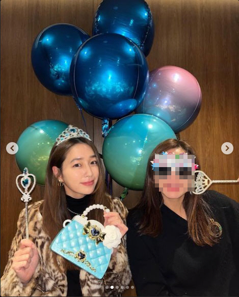 '41살' 이민정, 일반인 친구들사이 독보적 '공주님 미모'…또 품절 대…