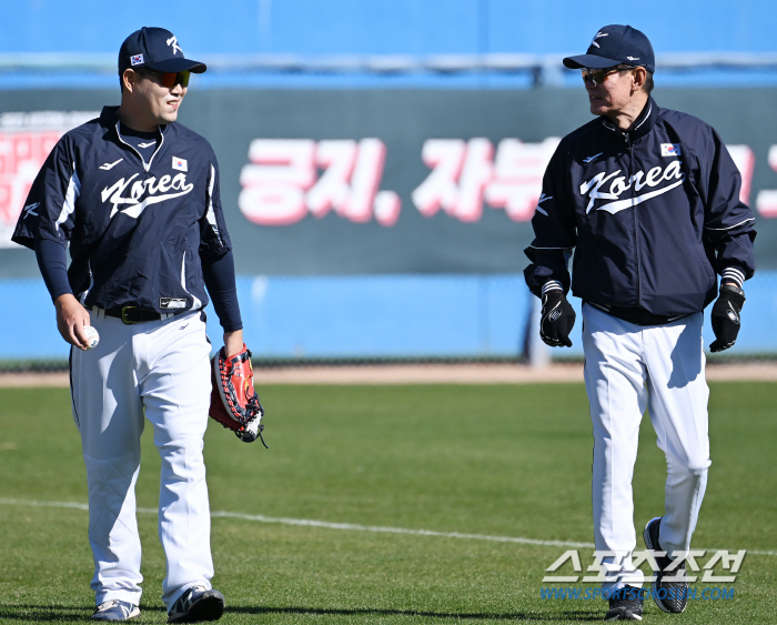 '첫 실전 승리'에도 덤덤한 대표팀 사령탑 "강백호 홈런 고무적, 야수 …