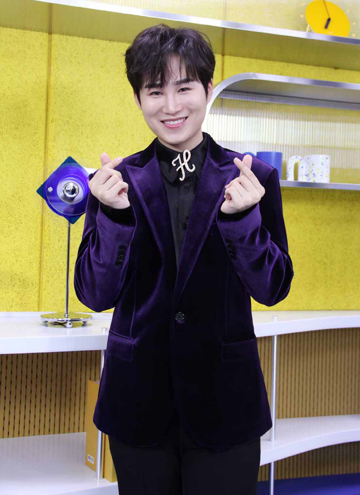 '더트롯쇼' 新MC 김희재 "생각지도 못해 깜짝…처음엔 믿어지지 않았다"