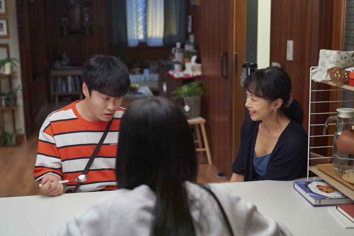 [SC초점] 전도연♥정경호만? '일타 스캔들' 오의식·노윤서·이봉련 찐 …