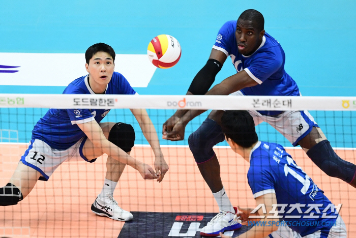 '대한항공 거기 서~' 오레올 '동료들과 함께 하니 기쁨도 트리플' [의…