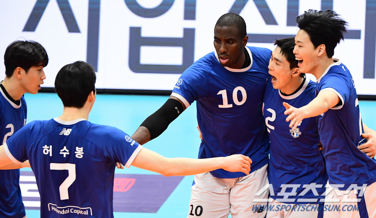 '대한항공 거기 서~' 오레올 '동료들과 함께 하니 기쁨도 트리플' [의…