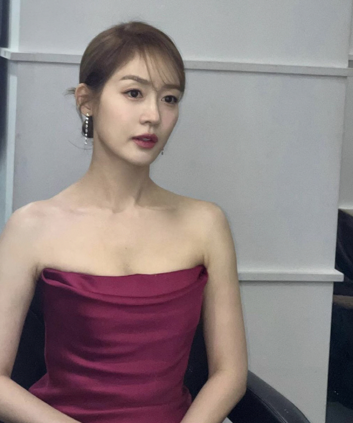 ‘성유리♥안성현’ 쌍둥이 딸, 아이돌 시절 엄마 미모에 놀랐나..손가락으…