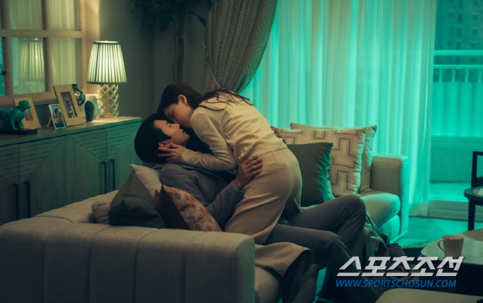 '빨간풍선'서지혜♥이상우, 소파 위에서 '격정 애정' 행각…다시 불이 붙…