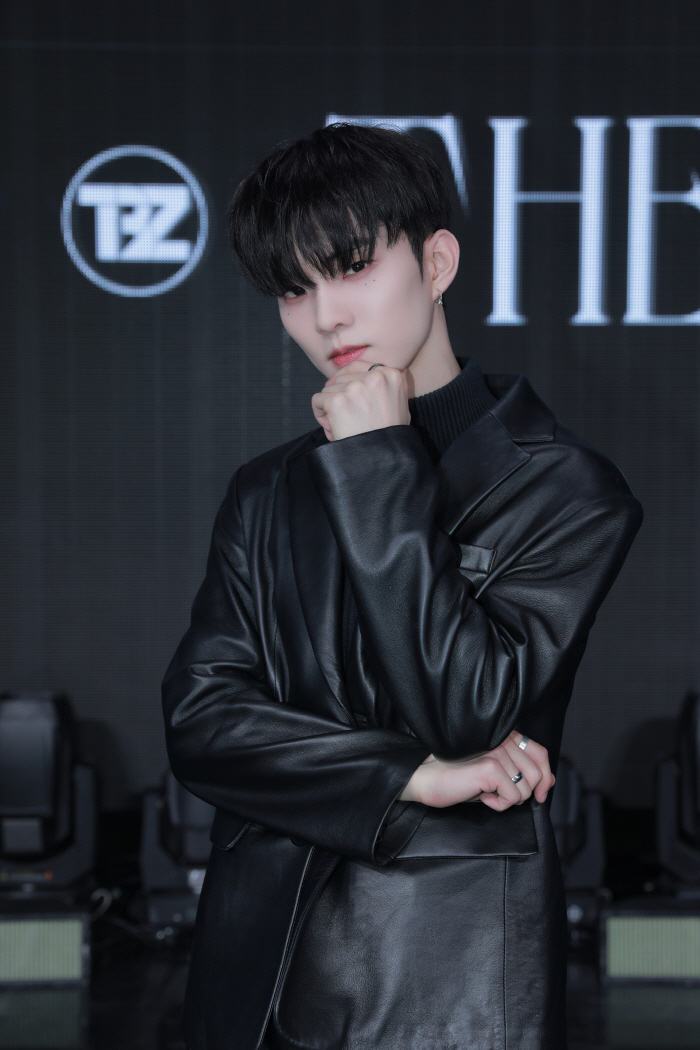 [SC현장] "1위보다 성장·소통"…더보이즈, 다크섹시 타락천사 완전체 …