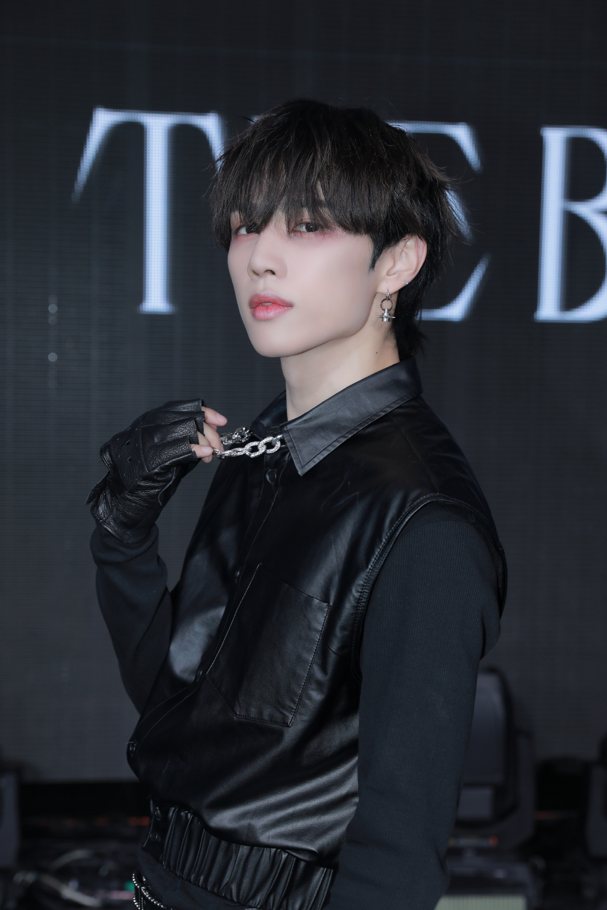 [SC현장] "1위보다 성장·소통"…더보이즈, 다크섹시 타락천사 완전체 …