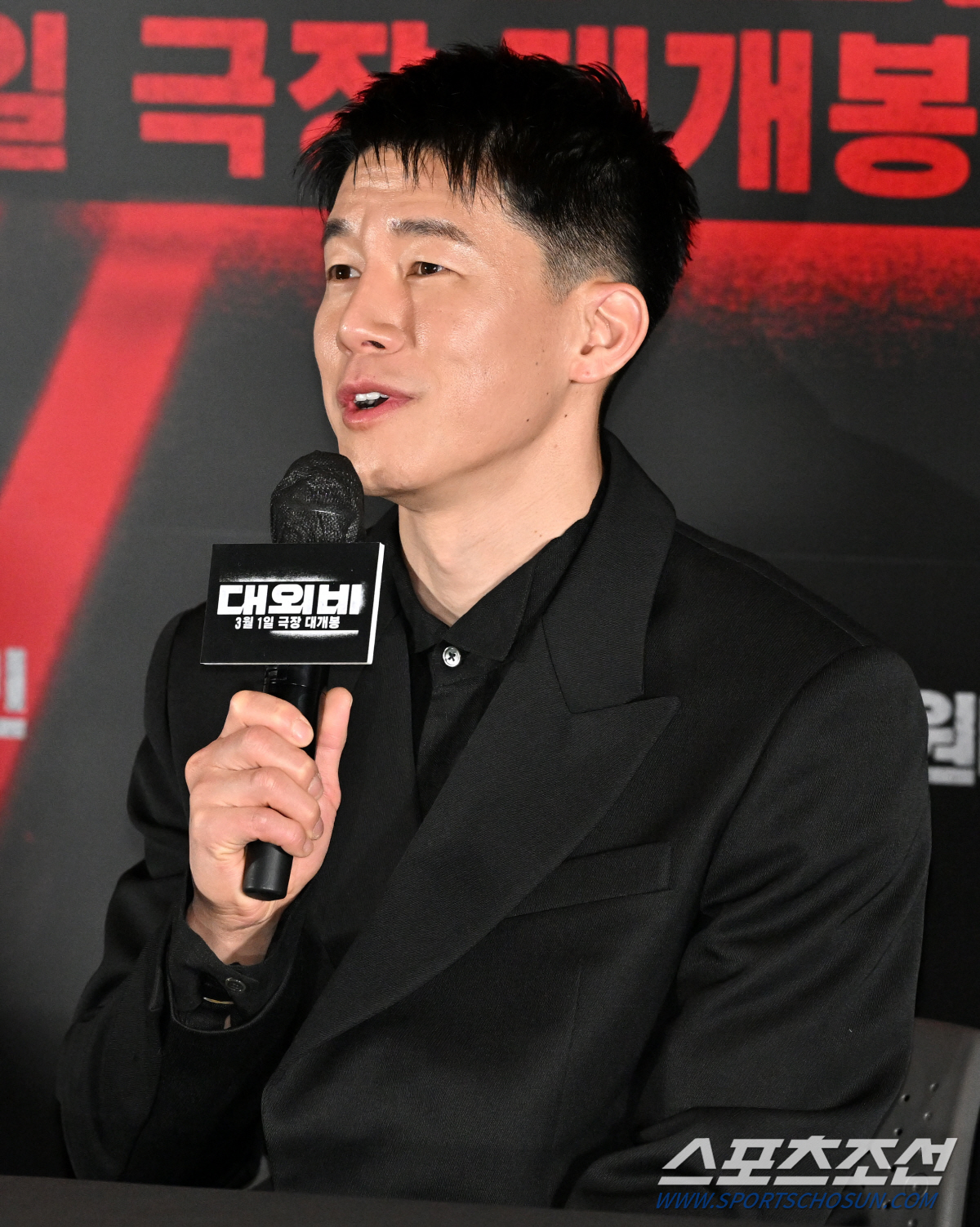 '대외비' 김무열 "첫 부산 사투리 연기? 조진웅X이성민과 호흡 맞췄다는…