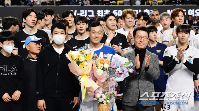 여오현 600경기 출전날 현대캐피탈 첫 1위 등극. 우리카드에 3대0 완…