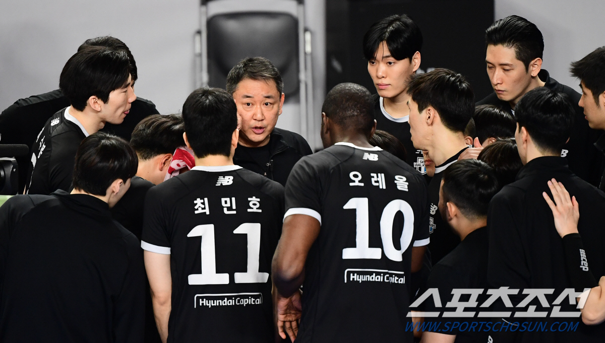 1위 했는데 웃음기 사라진 감독 "아직 그날이 오지 않았다"[천안 코멘트…