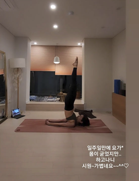 '김호진♥' 김지호, 적나라하게 갈비뼈가 툭...이 자세가 가능해?