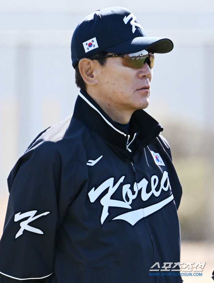 '역대 최강 키스톤' 지각 합류에도 걱정X…이강철은 이미 '엄지 척!'[…