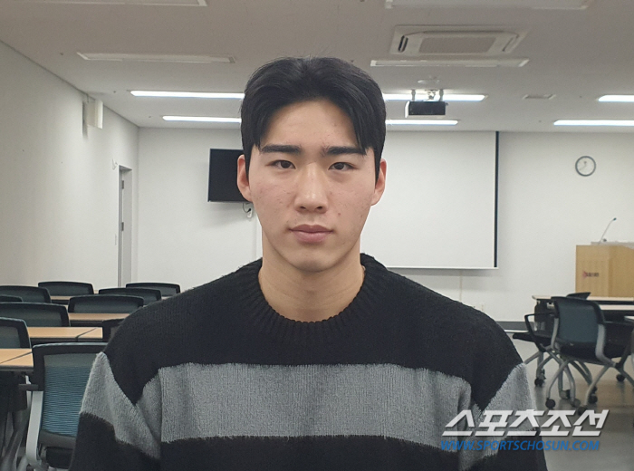 한동희 노시환보다 멀리쳤다. 이도류 능력을 버린 '전설의 투수' 동기생은…