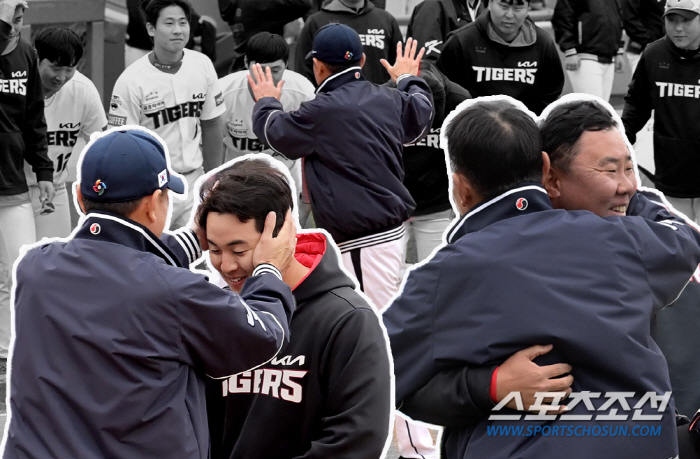 ‘우리들의 영원한 감독님’ KIA 호랑이들이 잊지 못하는 김기태란 존재 …