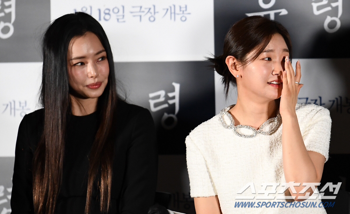 [SC초점] '암 투병 복귀' 박소담→'첫 단독 주연' 진선규, 시사회서…