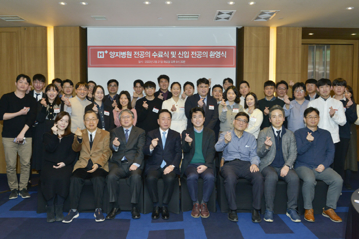 에이치플러스 양지병원, 새내기 의사 수료식 및 환영식 열어