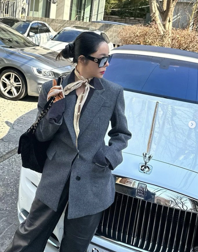 이혜영 '집 한채 값' 럭셔리 외제차 애마 공개..명품 C사 백은 거들 …