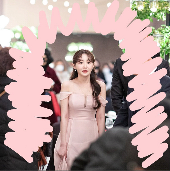 9kg 빼니 더 당당해진 볼륨감..이예림, '논란' 부르는 드레스 자태