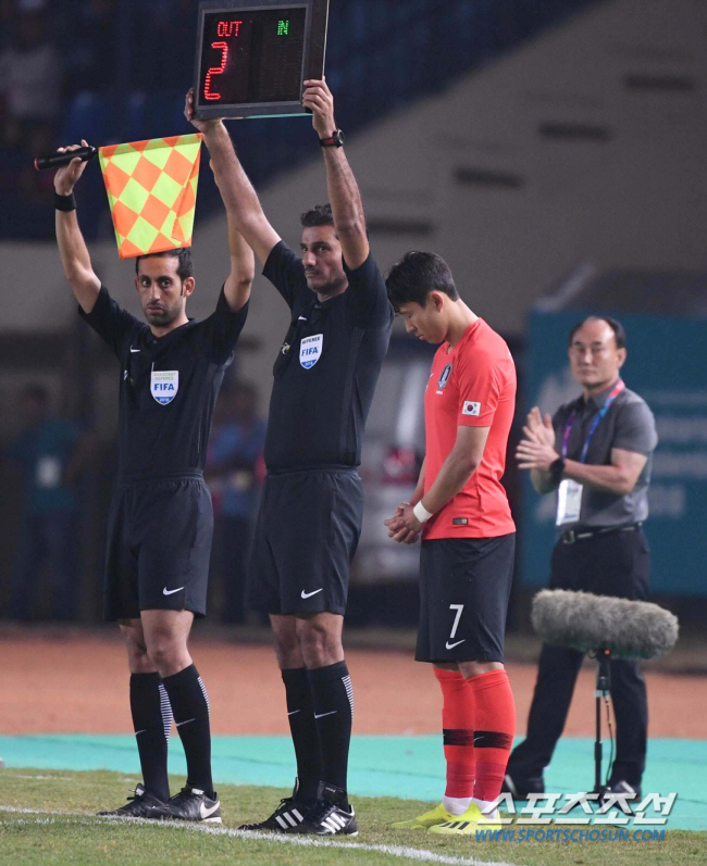 경기전 SON의 기도"뛸수 있음에 감사...축구하는 행복을 잃지않게 해주…