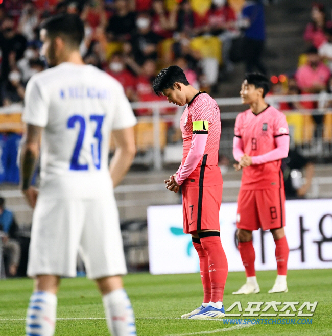 경기전 SON의 기도"뛸수 있음에 감사...축구하는 행복을 잃지않게 해주…