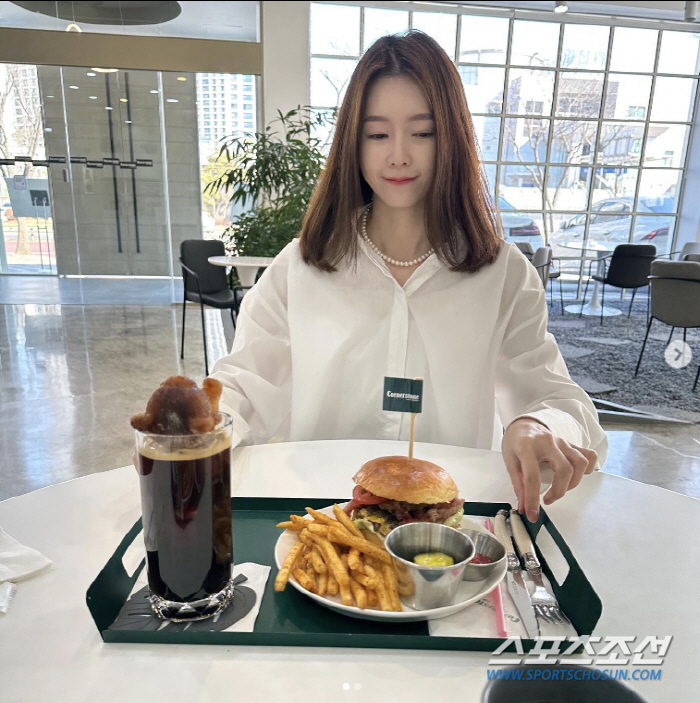 '돌싱글즈3' 조예영, 이렇게 먹어도 46㎏? 결별 앞에서는 두툼 패티버…