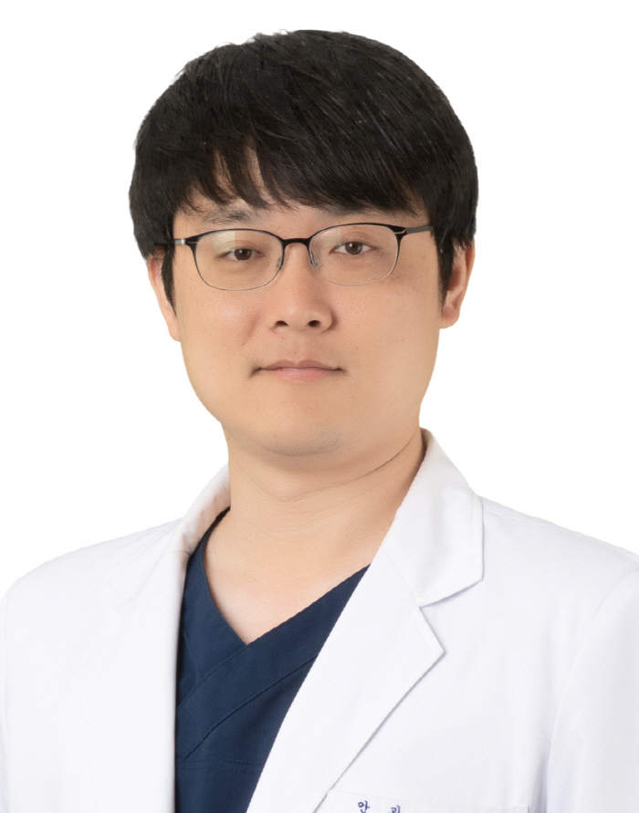 실명 질환 '황반변성', 글씨·사물 구부러져 보인다면…