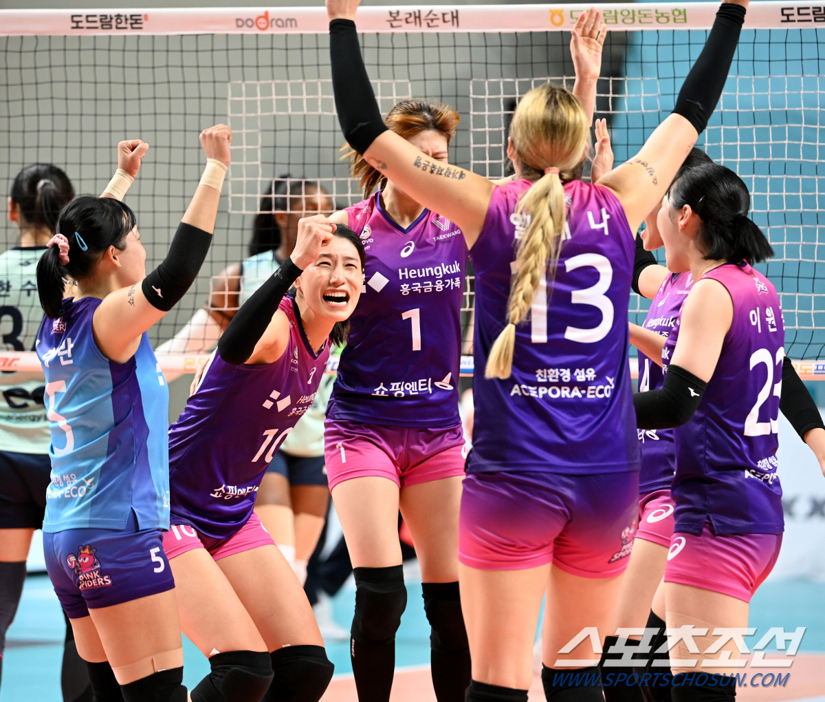 "김연경 은퇴? 그런 소문 안 믿는다" 韓여자배구 최초 유럽인 감독의 속…