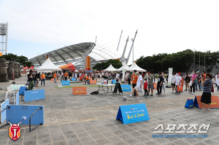 '4시간짜리 축구를 즐겨라!' 제주 유나이티드, 홈 개막전 오감만족 풍성…