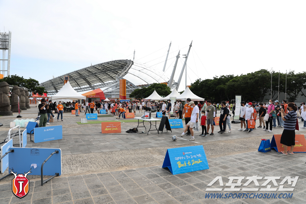 '4시간짜리 축구를 즐겨라!' 제주 유나이티드, 홈 개막전 오감만족 풍성…