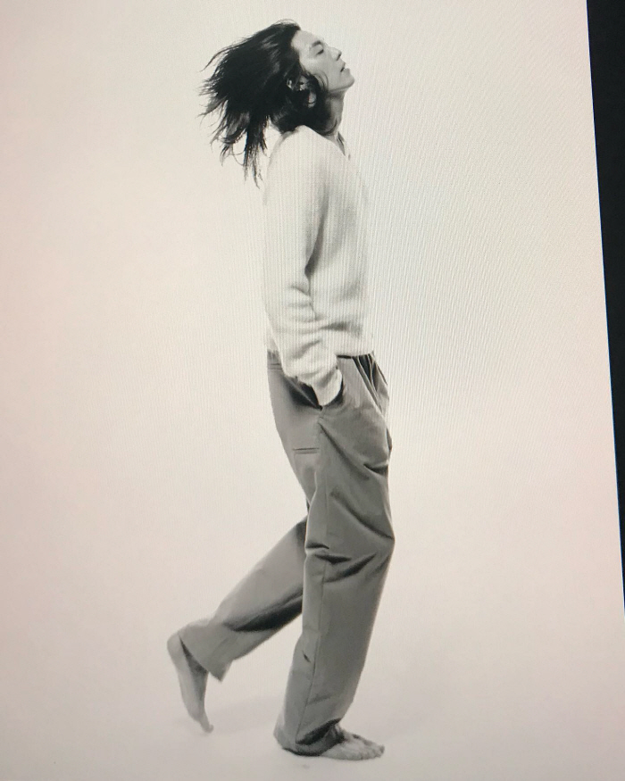 '신민아♥' 김우빈, 긴 머리+묶음 머리까지 소화...분위기 남신