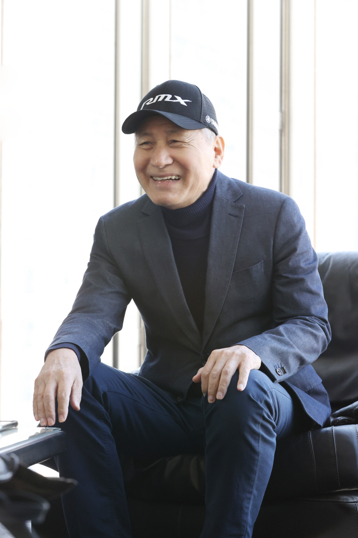 안성기 "혈액암 완치 6개월 만 재발, 머리카락 자랄 만큼 건강 회복"