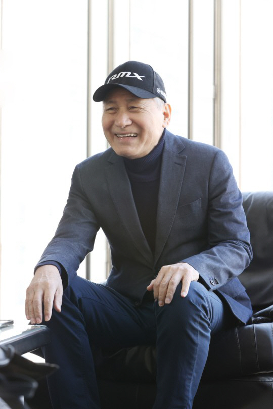 안성기, 가발 대신 흰머리 "혈액암 완치 6개월만 재발, 힘들었다"[종합…