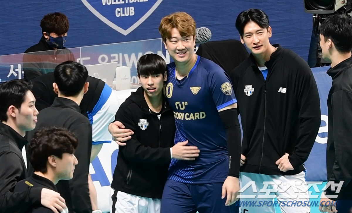 '목덜미 뜨거운 이거 뭐야? 전광인이 화들짝 놀란 나경복의 무차별 공세 …