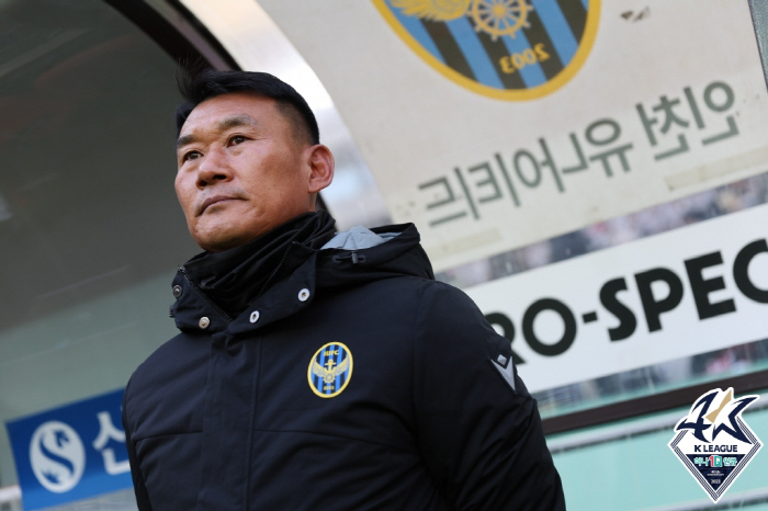 인천 조성환 감독 "신진호-이명주, 본인들이 오늘 경기 만족 못 할 것"