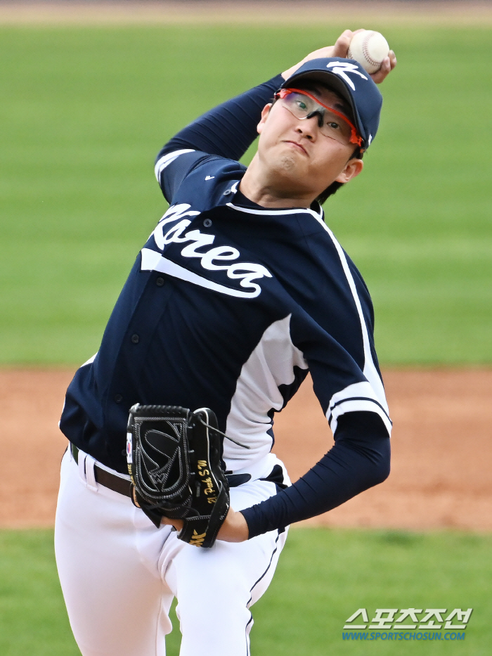 "어떤 상황이든 전력투구" 2년전 도쿄 아픔 지운 안경에이스, WBC 올…