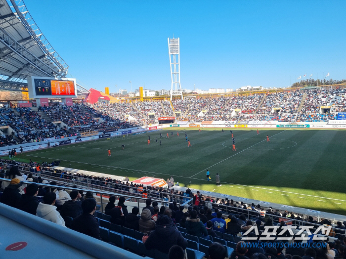 [현장에서]'8362명' 제주,유료관중 집계 이후 홈경기 최다관중 달성