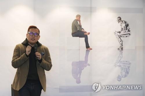 (서울=연합뉴스) 강민지 기자 = 27일 오후 서울 중구 달개비에서 뇌과학자 김대식 카이스트 교수가 질문하고 챗 GPT가 대답한 '챗GPT에게 묻는 인류의 미래' 출간 기자간담회가 열리고 있다. 사진은 이날 간담회에서 강연하는 김 교수. 2023.2.27