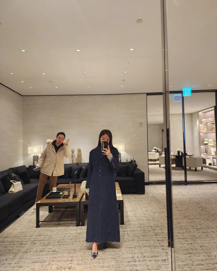 황정음, ♥이영돈과 명품관 데이트...결혼기념일 선물 샀나