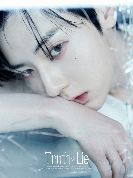 [SC현장] "뉴이스트 꽃길 응원"…황민현, 12년째 '중꺾마' 3번째 …