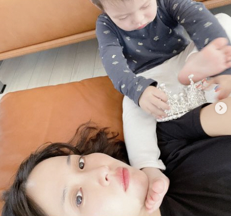 조여정 '흔한 여배우의 주말'.. 목에 발이 들어와도 "스릉흔드♥"