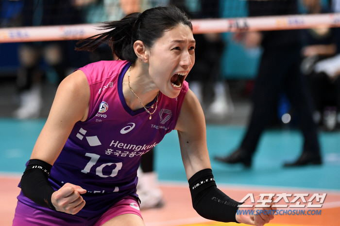 '김연경 스승'의 선진배구, 흥국생명에 혼란 됐나? 우승 향한 열망은 '…