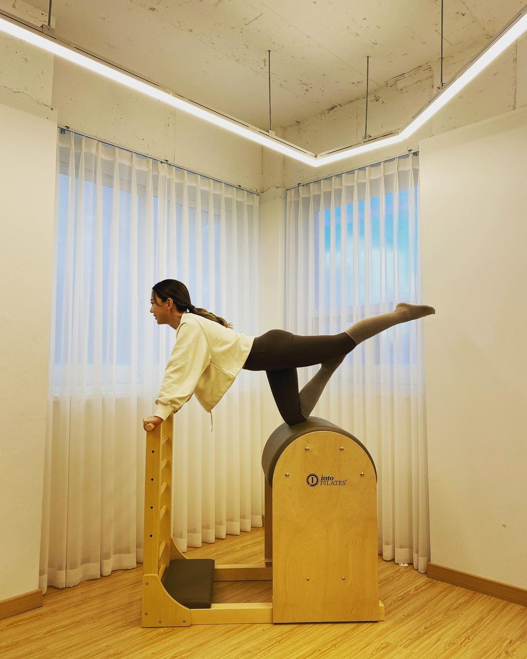 '지누♥' 임사라, 변호사인데 몸매까지 완벽..레깅스에 드러난 각선美