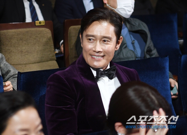 [공식] 이병헌, 비정기 세무조사.."직원 상여, 회계처리 정상화 때문"